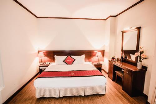 Sunny Hotel 2