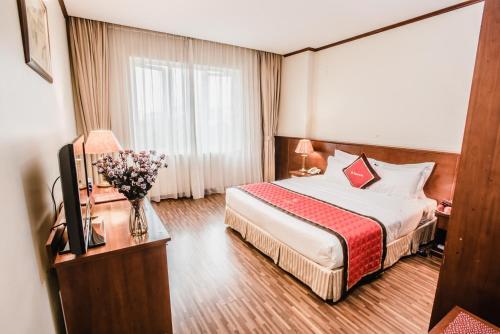 Sunny Hotel 2