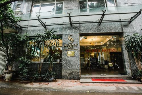Sunny Hotel 2