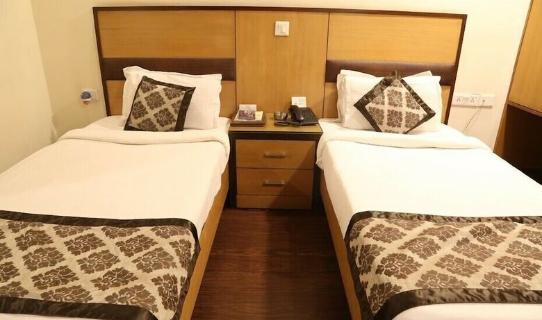 Hotel Chirag Residency