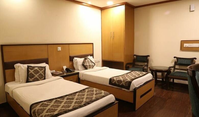 Hotel Chirag Residency