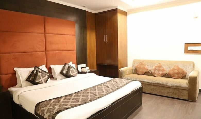 Hotel Chirag Residency
