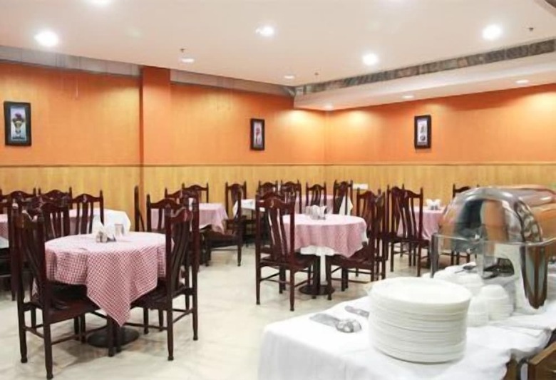 Hotel Chirag Residency