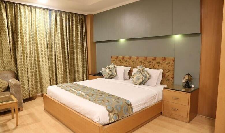 Hotel Chirag Residency