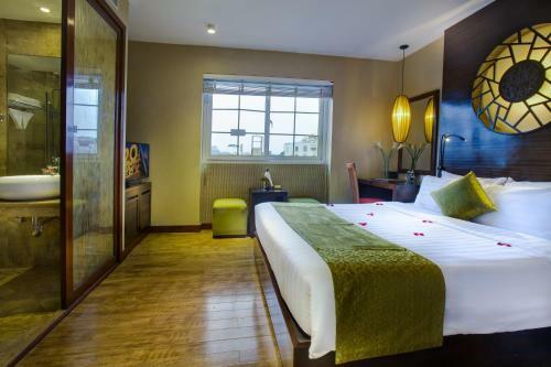 Oriental Suites Hotel & Spa
