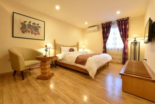 Golden Sun Villa Hotel