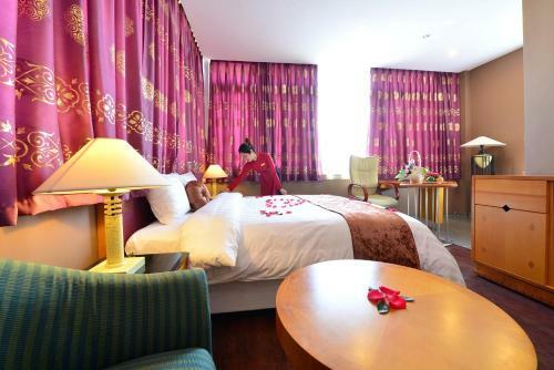 Golden Sun Villa Hotel