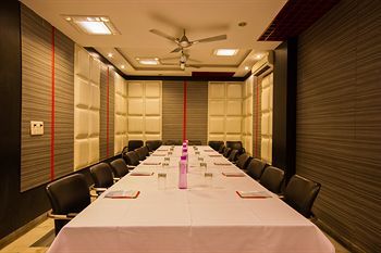 Fabhotel Karol Bagh Metro