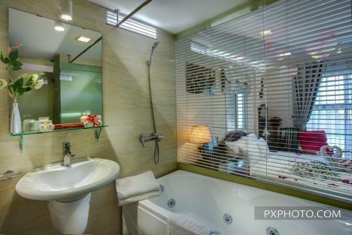 Luminous Viet Hotel