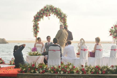 Hotel Poovar Island Resort