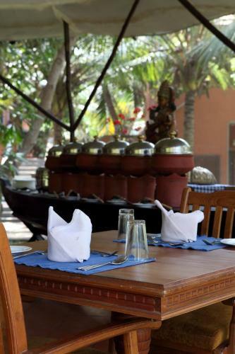 Hotel Poovar Island Resort