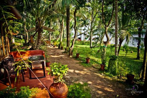 Hostal Ashtamudi Villas