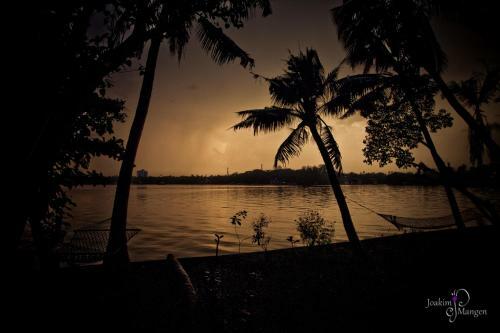 Hostal Ashtamudi Villas