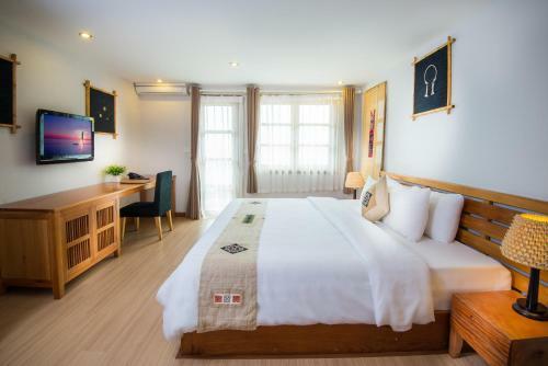 Sunny Mountain Hotel