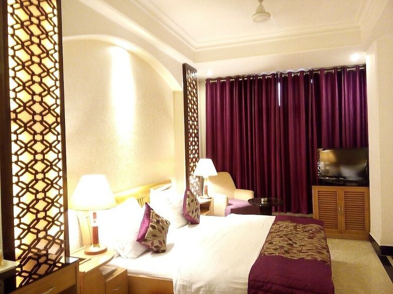 Hotel Emperor Palms