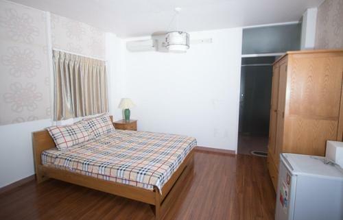 Smiley Apartment 3