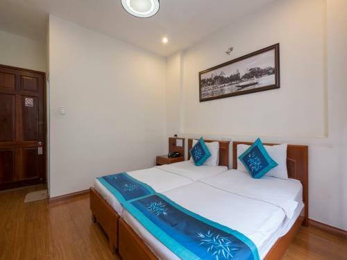 Blue River Hotel