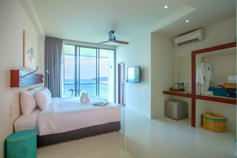 Hotel Surin Beach Resort