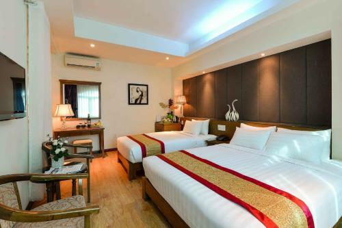 Dragon Palace Hotel