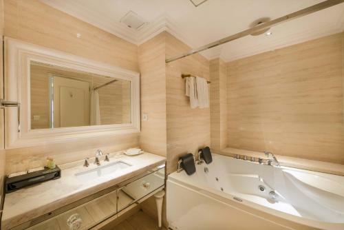 Hotel A & Em - 280 Le Thanh Ton