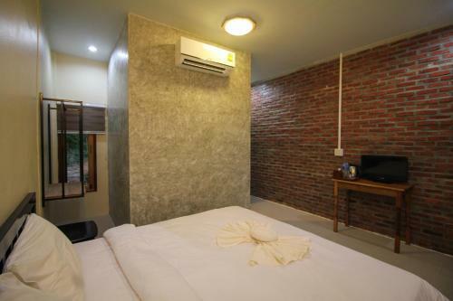 Koh Jum Hostel