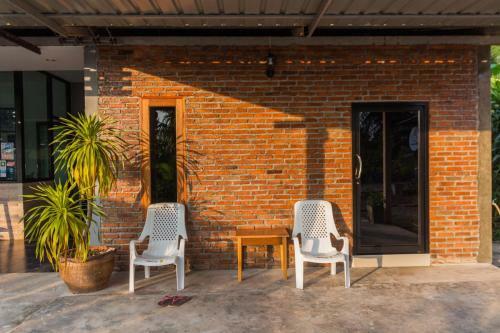 Koh Jum Hostel