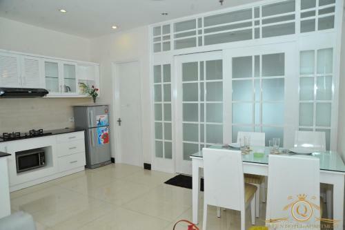 Queen Central Apartment Hotel