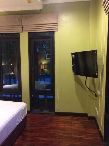Hostal 4 House Residence