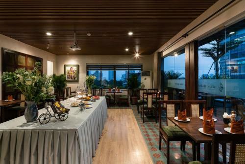 Au Lac Hotel