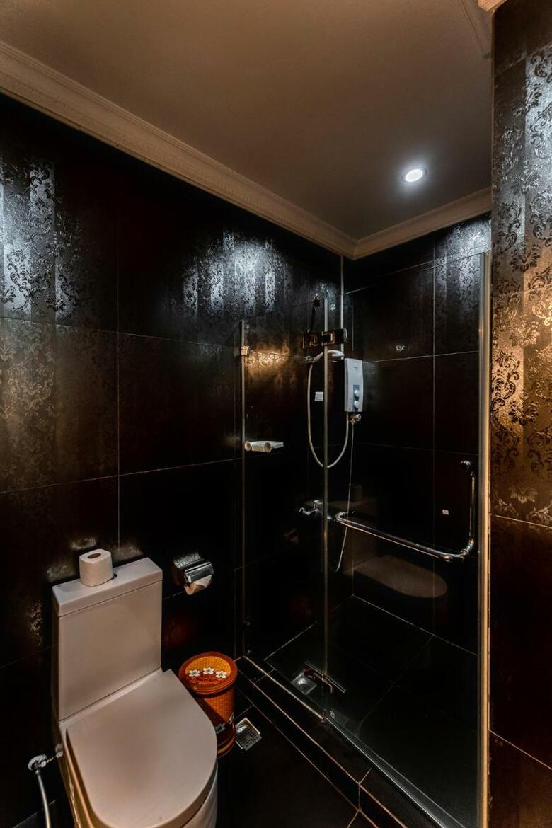 Happy Land Hotel