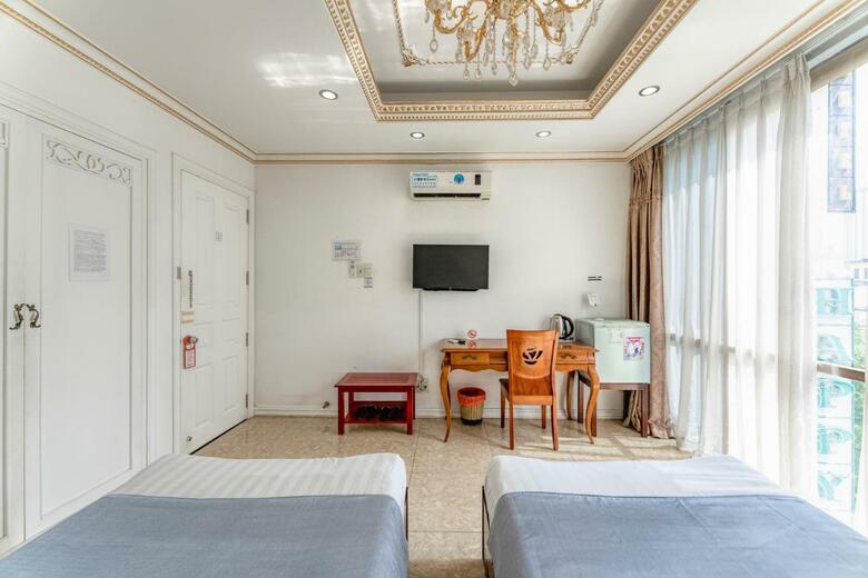 Happy Land Hotel