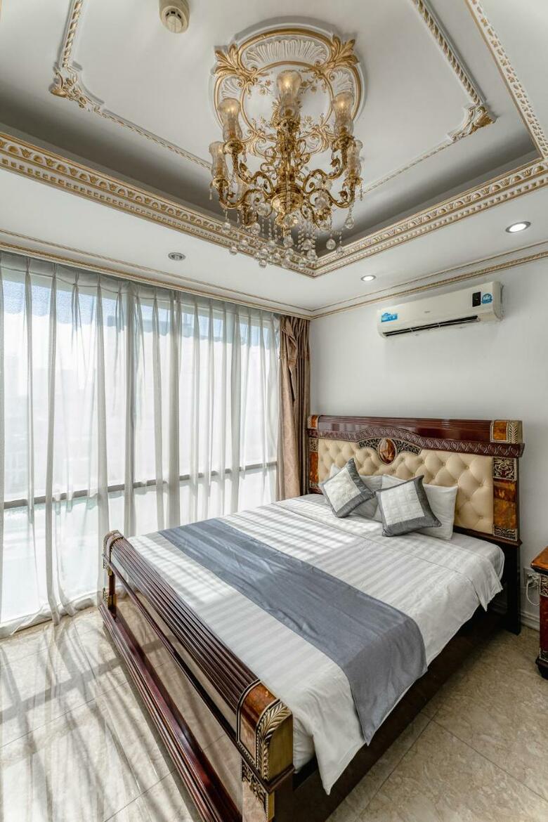 Happy Land Hotel