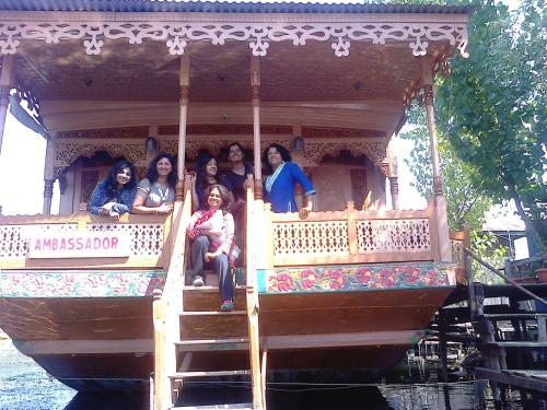 Houseboat Ambassador