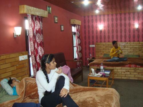 Hotel Kashmir Inn