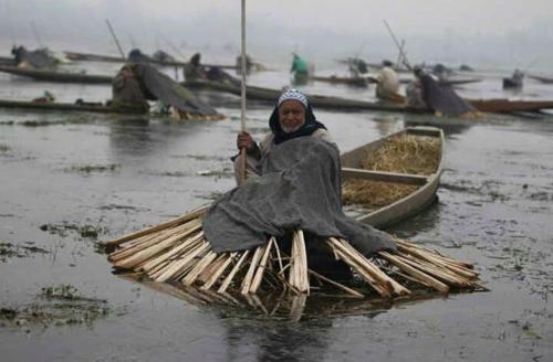 Houseboat Parimahal