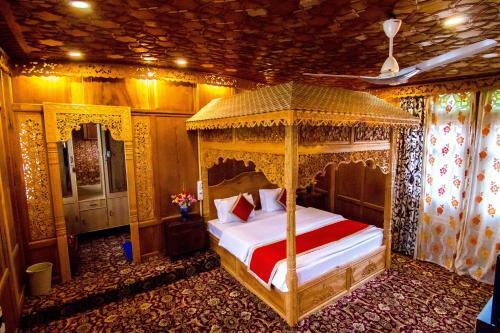 Sikandra Palace Group Of Houseboats