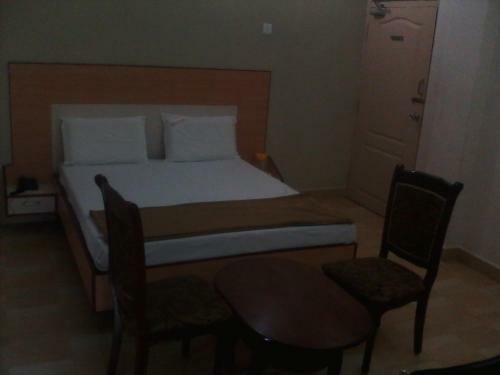 Hotel Pasuparthy Residency