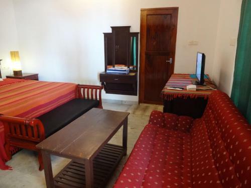 Hotel Hill View Beach Resort