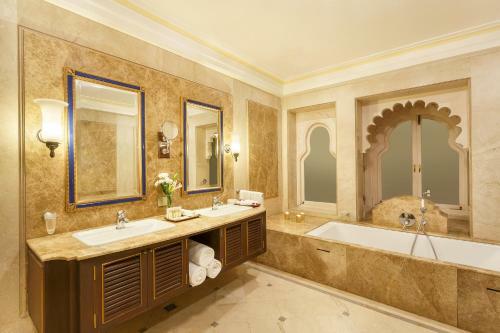 Hotel Fateh Prakash Palace - Grand Heritage