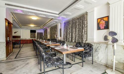 Hotel Saaket Residency