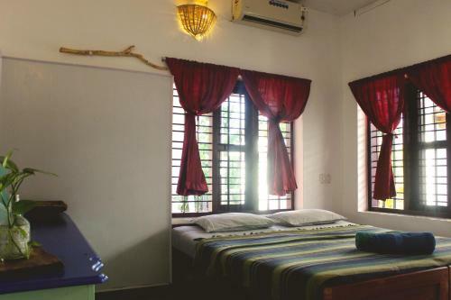 Hostal Keratheeram Beach Resort