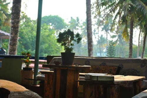 Hostal Keratheeram Beach Resort