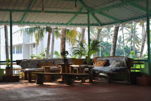 Hostal Keratheeram Beach Resort