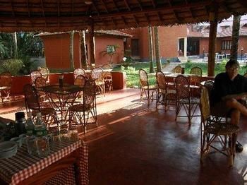 Hostal Cliff Garden Beach Resort