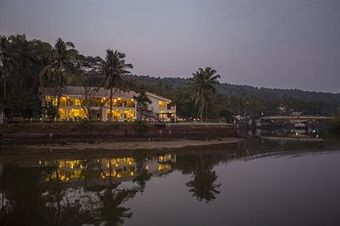 Hotel Acron Waterfront Resort