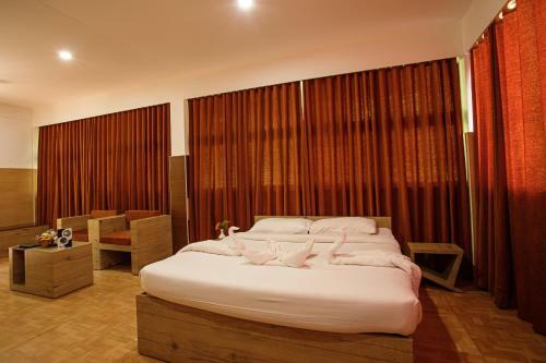 Hotel Crescent Residency