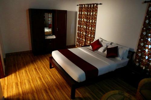 Hotel Crescent Residency