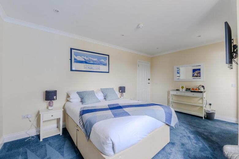 Hotel Loch Ness Clansman