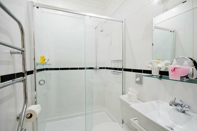 Hotel Cranleigh
