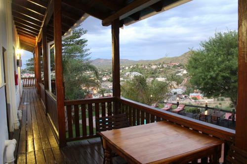 Hostal Hilltop Guest House